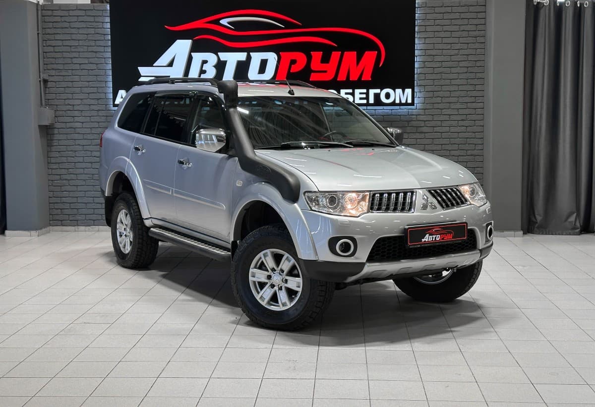 Mitsubishi Pajero Sport - 1